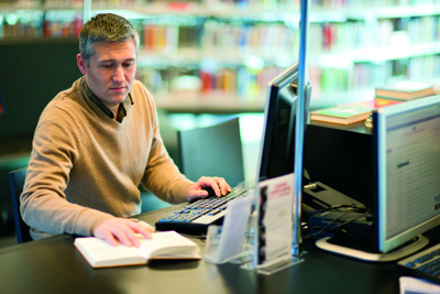 Naar de digitale databanken